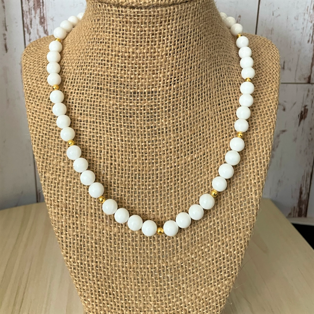 Buy White Beaded Necklace Online. – Odette